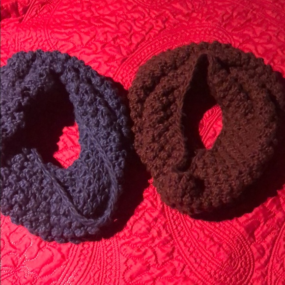 Divided infinity scarves - Picture 1 of 6